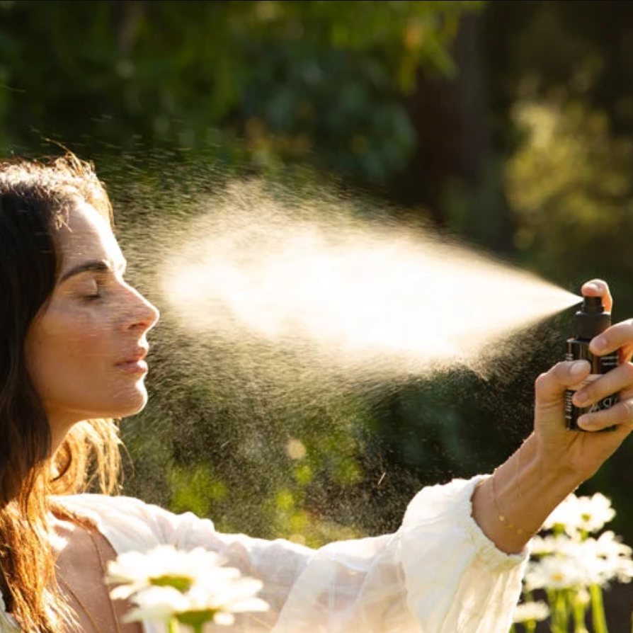 How to keep your skin hydrated during the summer heat naturally
